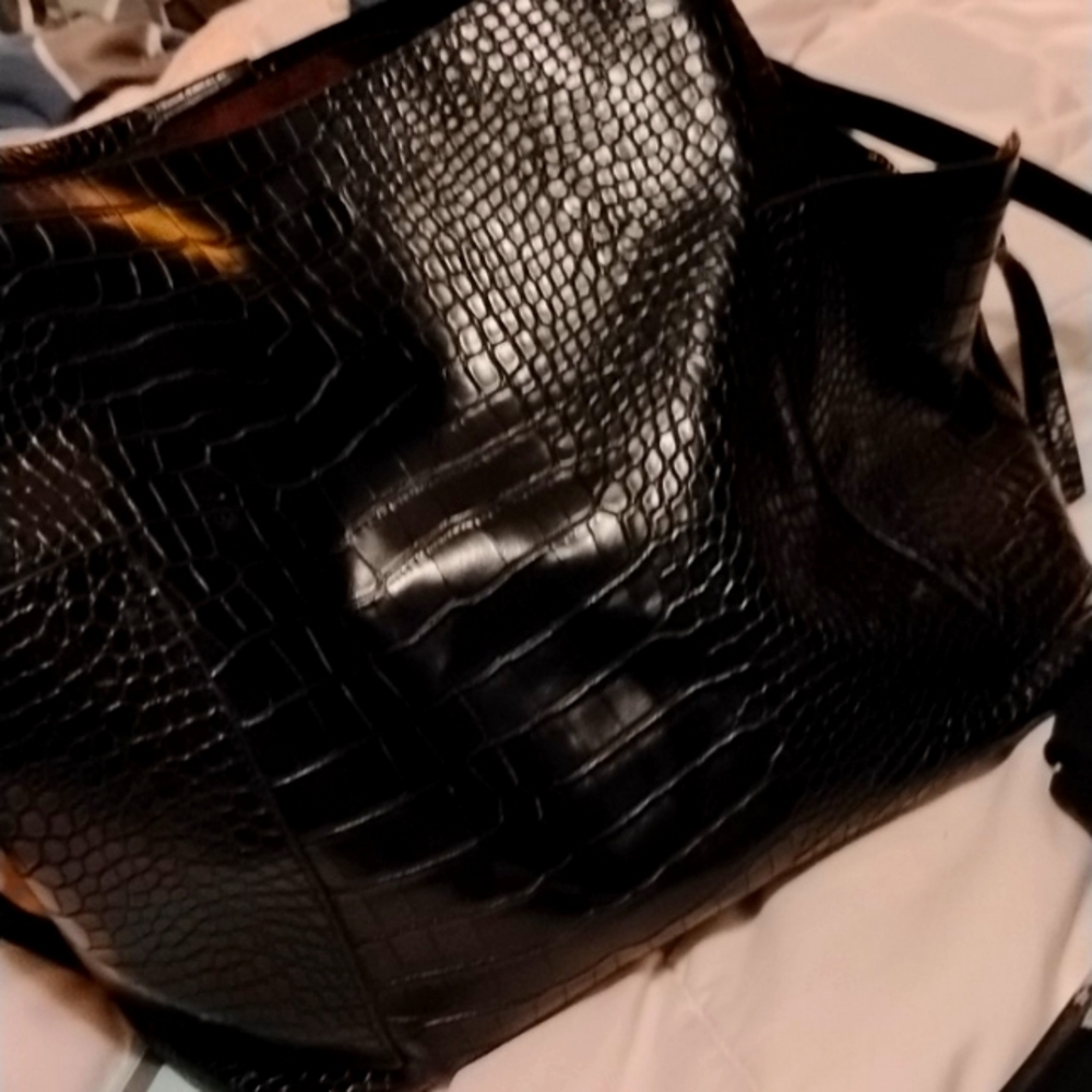 A Maria original big black purse with shoulder strap and handle.